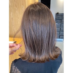 外ハネミディアムスタイル