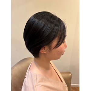 しゅっとまとまるショートボブスタイル