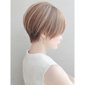 ショート　レイヤー　ハイライト　白髪ぼかし　30代40代