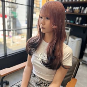 ピンクベージュ　デザインブリーチ　前髪カット顔まわりレイヤー - N° rico 名駅【ナンバー リコ メイエキ】掲載中