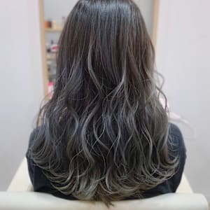 アッシュ　グレージュ　オリーブブラウン　レイヤーカット