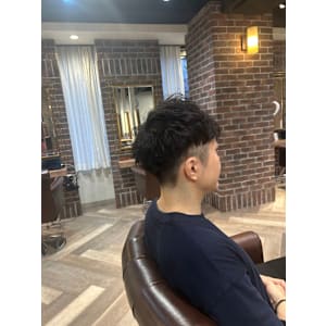 前髪重めショートスタイル