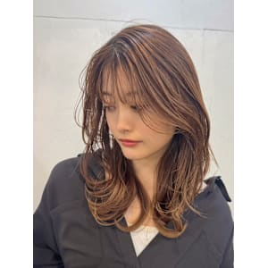 外ハネカール/小顔バング/ひし形レイヤー/サマーベージュ