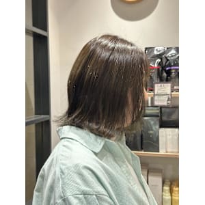 オリーブ強めオリーブカラー