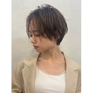 センター分け/マッシュショート/ひし形ショートボブ/ベージュ