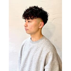 ツーブロック ツイストスパイラル 前下がりマッシュ