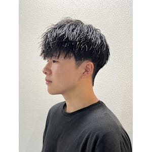 【平山明樹】緩めの縦落ちスパイラルパーマ