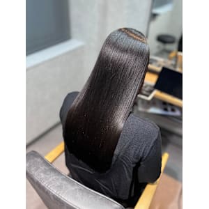 個室 髪質改善 Emily【エミリー】×スタイル