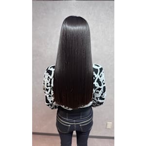 個室 髪質改善 Emily【エミリー】×スタイル