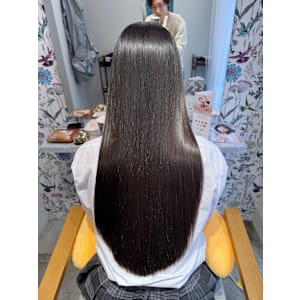 個室 髪質改善 Emily【エミリー】×スタイル