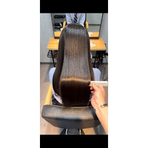 個室 髪質改善 Emily【エミリー】×スタイル