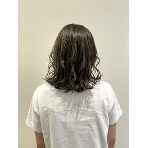 オリーブベージュ