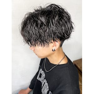 ツイスト・スパイラルの酸性パーマ【飯田淳平】