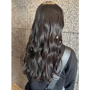 重たく見えない暗め透明感カラー