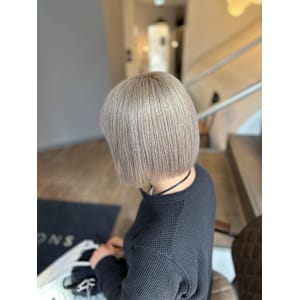 ホワイトベージュ