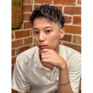 夏にオススメ！ツーブロックアップバングビジネスショート