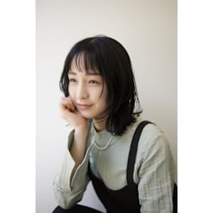 ミディアム顔まわりレイヤー