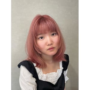 ピンクベージュ×ラウンドバング