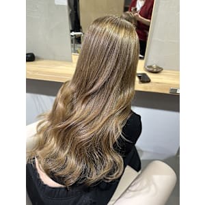 ベージュ×透明感カラー