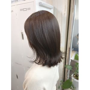 丸型卵形切りっぱなしボブくびれミディアムグレーベージュ