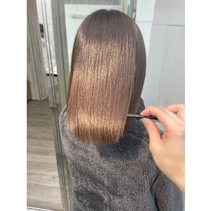 シンプルストレート大人ミディナチュラルブロンドベージュ