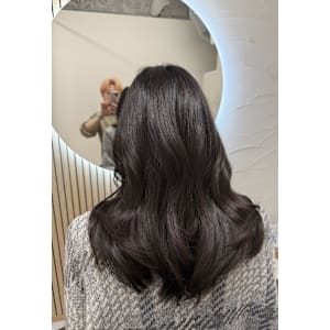 韓国風セミロングゆる巻ヘア