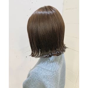 ぱつっとボブ×オリーブカラー