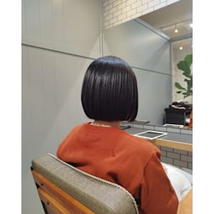 ワンレンボブ前下がりショート内巻きワンカール鎖骨ミディアム