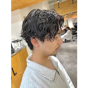 無造作センターパートスパイラルパーマ波巻きスパイラルパーマ