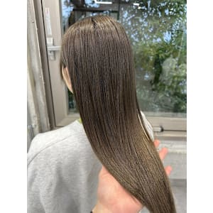 　オリーブカラー