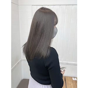 レイヤーロンググレーベージュ黒髪アッシュシンプルストレート