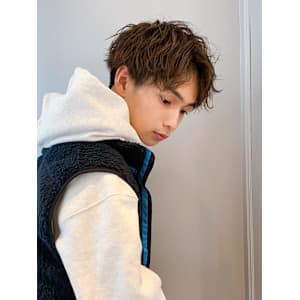 刈り上げショートフェザーパーマグレージュ