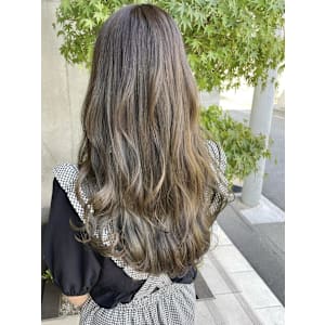 透明感抜群！オリーブベージュ - EMU international 春日部本店【エムインターナショナル】掲載中