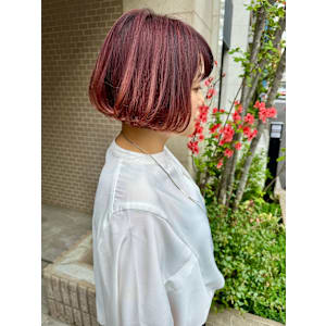 ピンクベージュ×ふんわりショートボブ