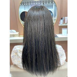 暗髪ミディアムストレート！