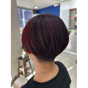 ワインレッド×ハイライトショートボブ