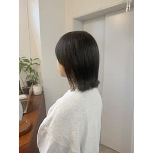 切りっぱなしスタイル×艶感ボブスタイル