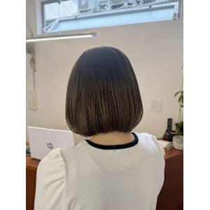 丸ボブ×ナチュラルスタイル