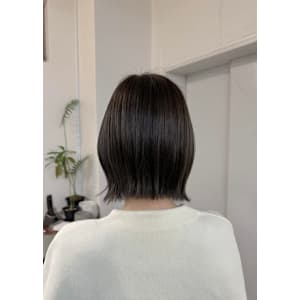 地毛風カラー×外ハネくびれスタイル