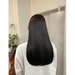 艶カラー×ストレートスタイル