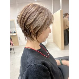 フェザーショート/大人ショート/くすみベージュ/20代30代