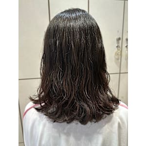 ウェーブヘアゆるふわニュアンスパーマレイヤーミディアムカット