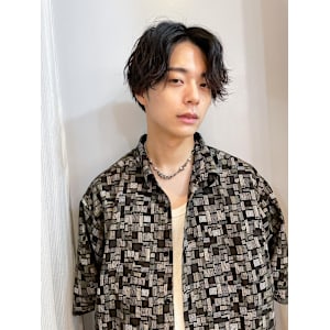 メンズニュアンスデザイン刈り上げセンターパート