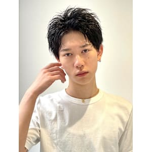 ビジネスシーンのスパイキーショート