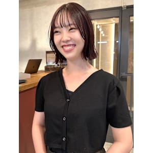 外ハネ 顔周りレイヤー アッシュブラウン くびれヘア 艶髪