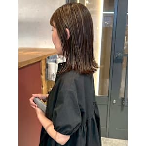 ハイライト 外ハネ オリーブブラウン  ミディアムレイヤー