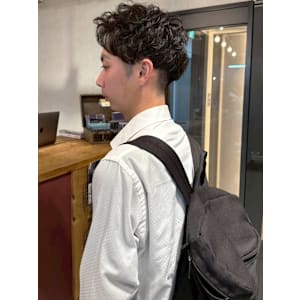 刈り上げ ツーブロック スパイラルパーマ 黒髪  