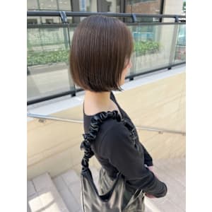 透明感カラー　オリーブベージュ　ミニボブ