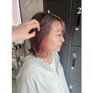 イヤリングカラーコーラルピンク！〈伊藤〉