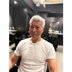 白髪フェードショート